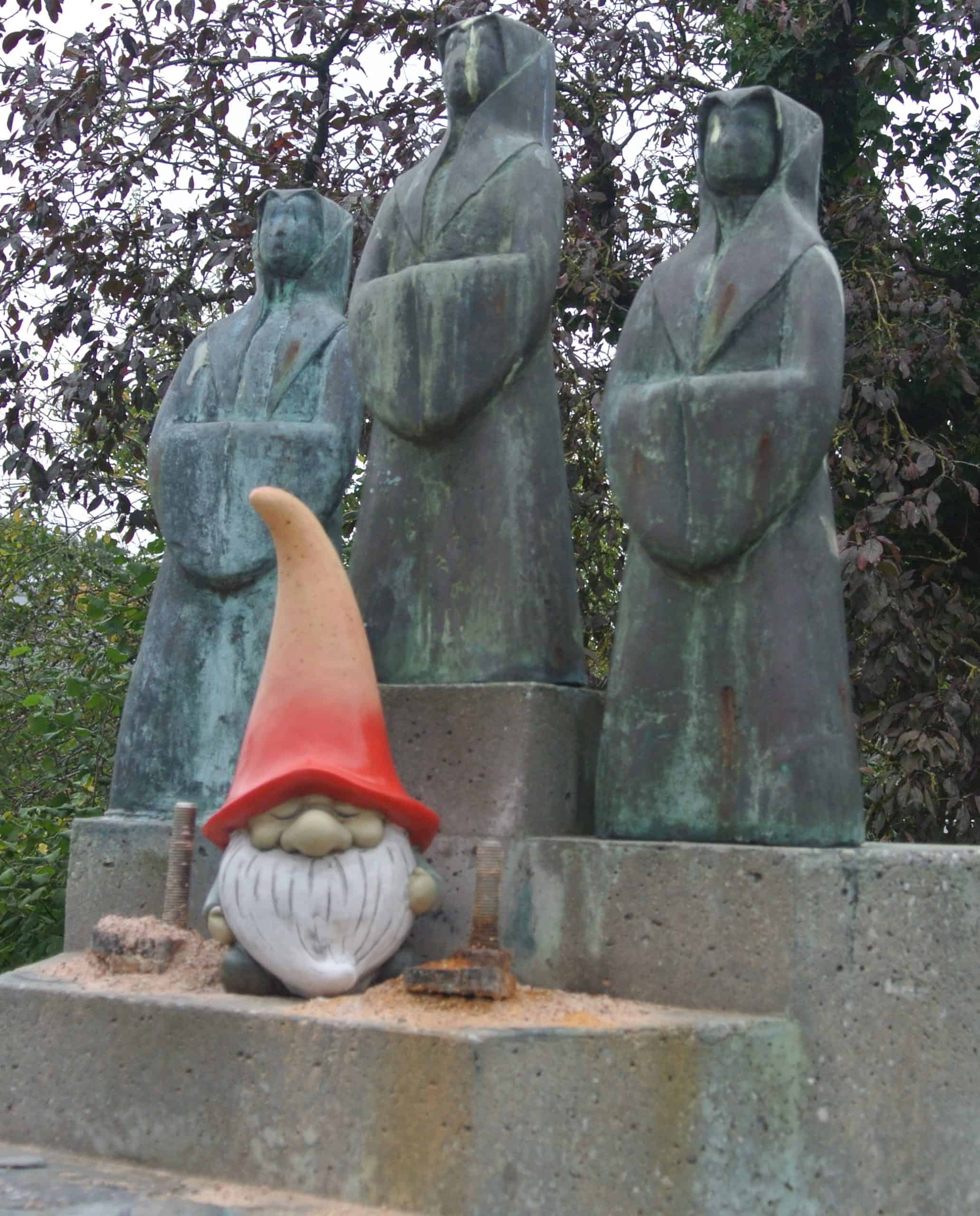 2020 Vandalisme Monument en bushokje (4)